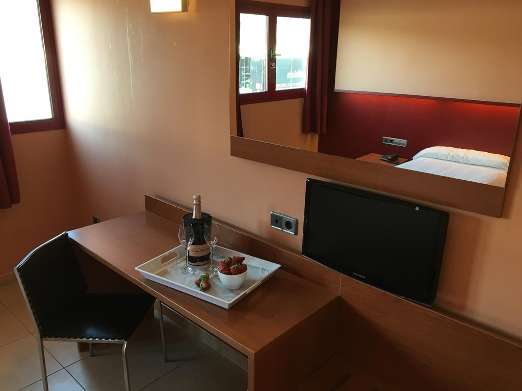 Hotel Jonquera La Jonquera Luaran gambar