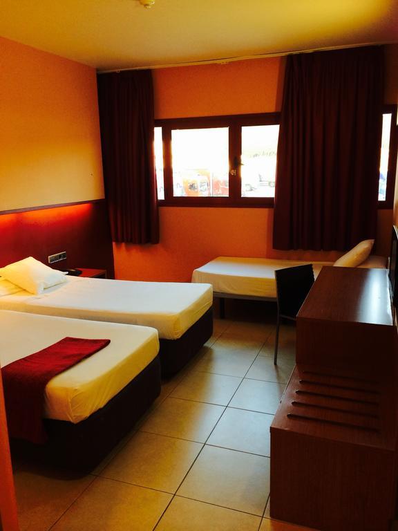 Hotel Jonquera La Jonquera Luaran gambar