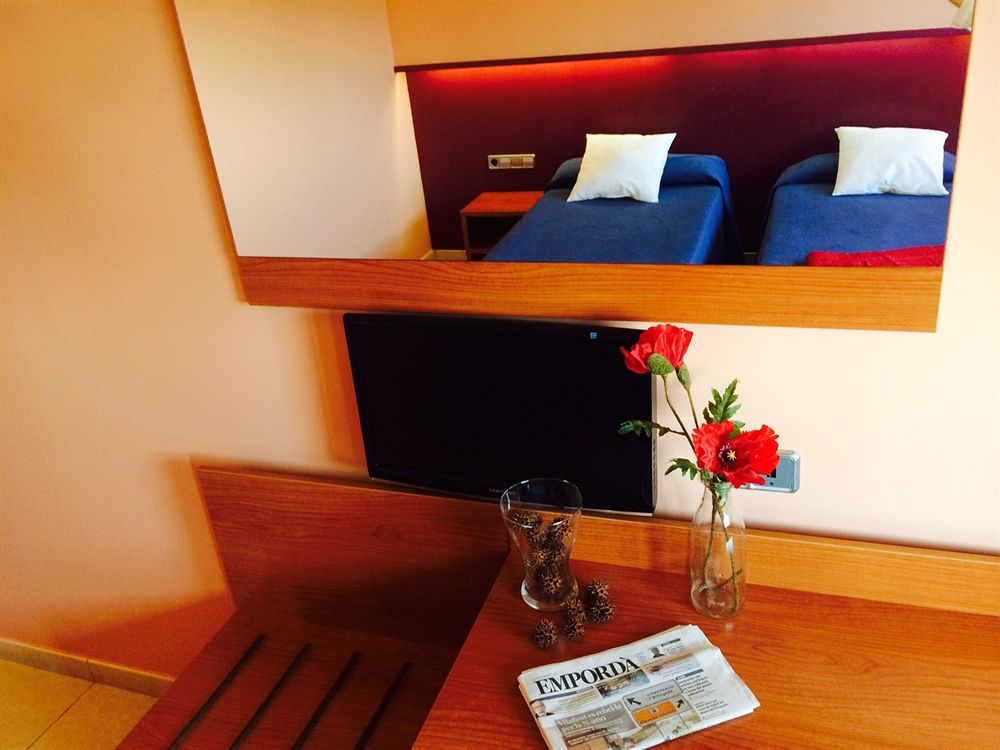 Hotel Jonquera La Jonquera Luaran gambar
