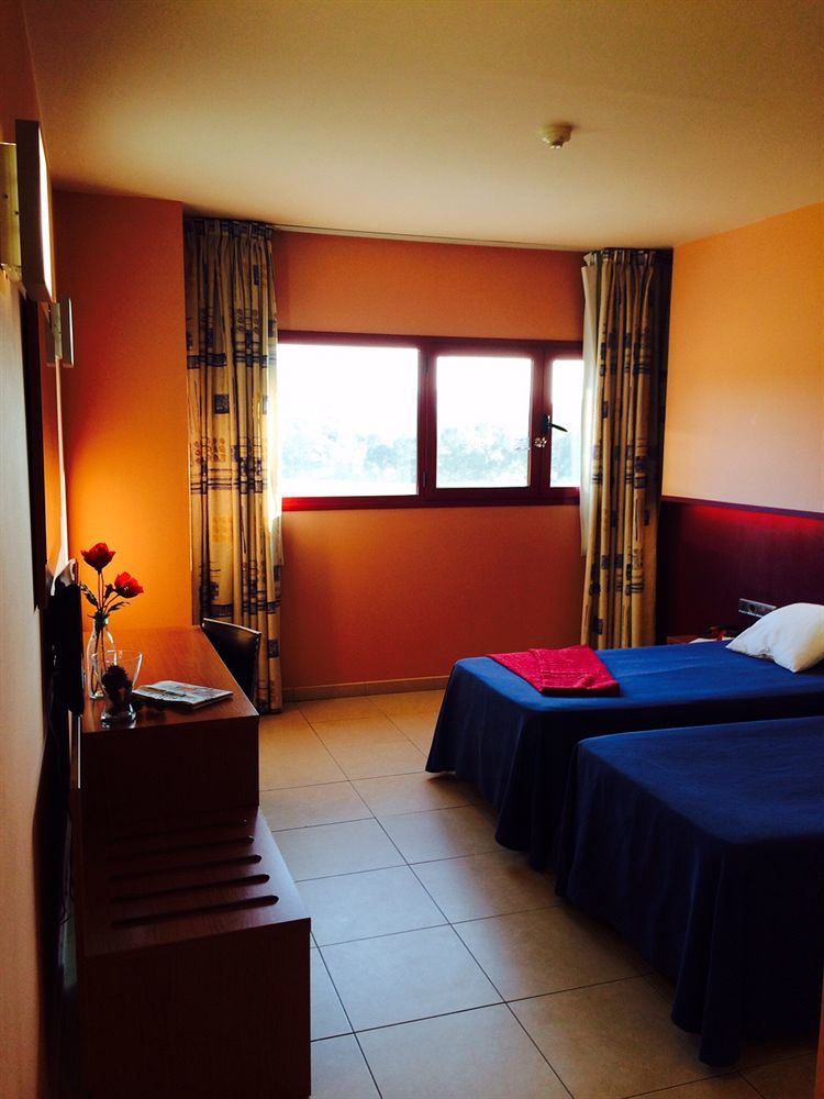 Hotel Jonquera La Jonquera Luaran gambar